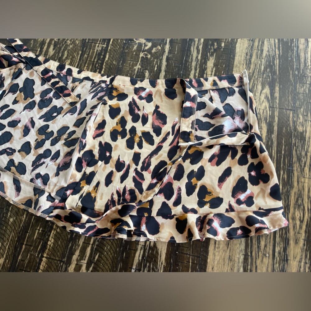 NASTY GAL - Leopard Wrap Skirt - US 8 / Medium - Picture 15 of 16